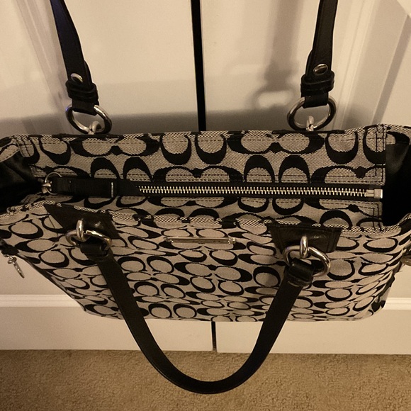 Coach Black and Cream Signature Tote - Picture 8 of 8